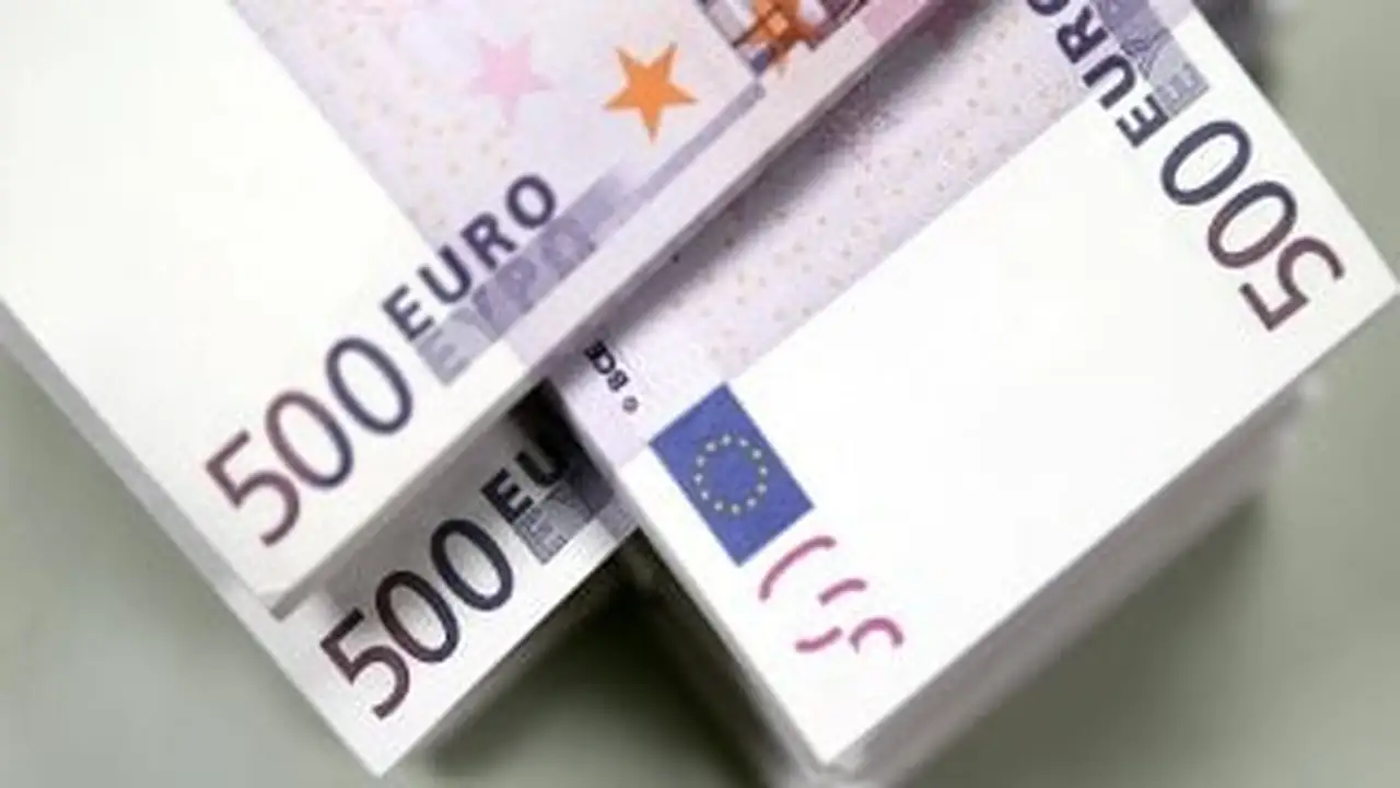 سعر اليورو يتجاوز 61 جنيهاً في البنوك المصرية بنهاية تعاملات الاثنين 9 مارس